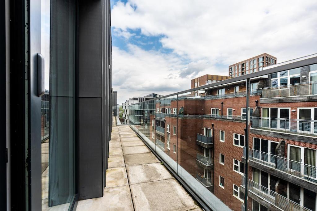 City Living Penthouse Apartment With Parking Манчестър Екстериор снимка