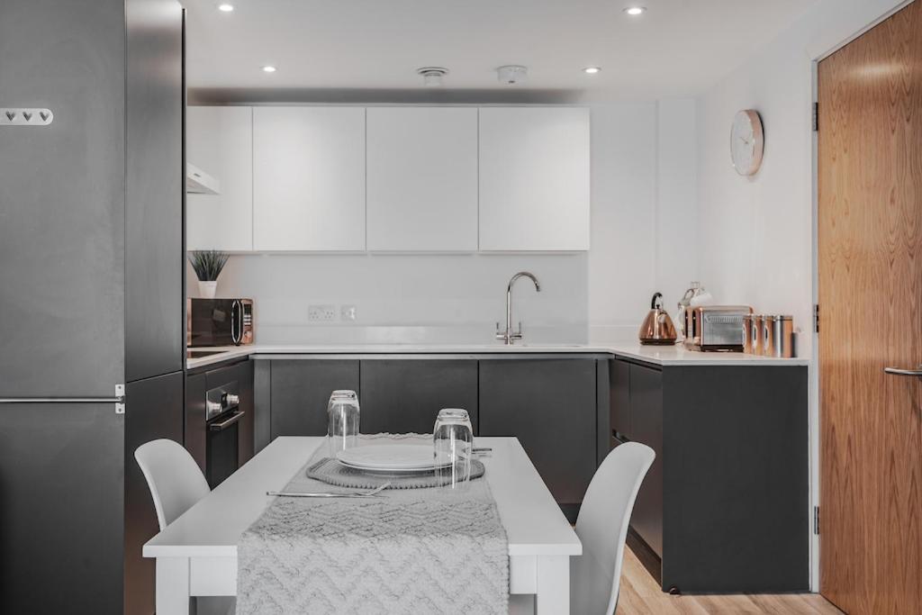 City Living Penthouse Apartment With Parking Манчестър Екстериор снимка