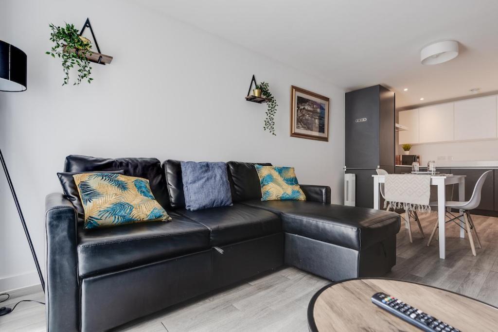 City Living Penthouse Apartment With Parking Манчестър Екстериор снимка